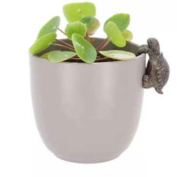 Pot-hanging turtle figurine