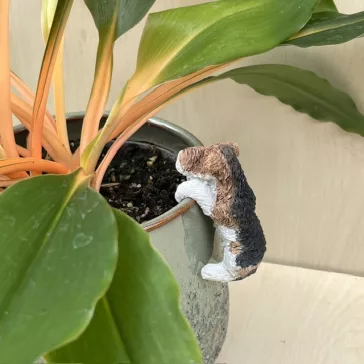 Pot-hanging dog figurine